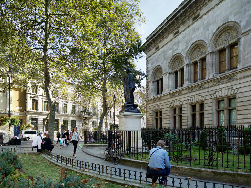 Henry Irving Statue small